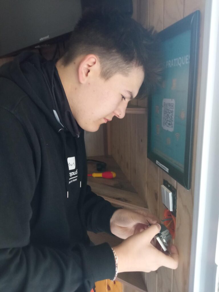 Elektrycy galeria Praktyki Vet we Francji (14)