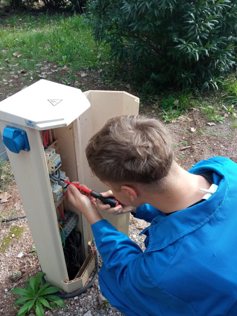 Elektrycy galeria Praktyki Vet we Francji (3)