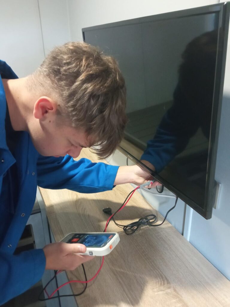 Elektrycy galeria Praktyki Vet we Francji (6)