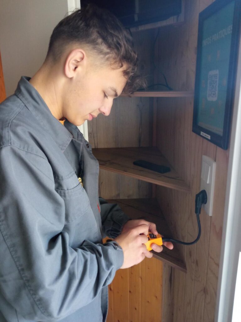 Elektrycy galeria Praktyki Vet we Francji (8)