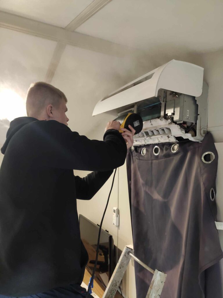 Mechatronicy galeria Praktyki Vet we Francji (2)