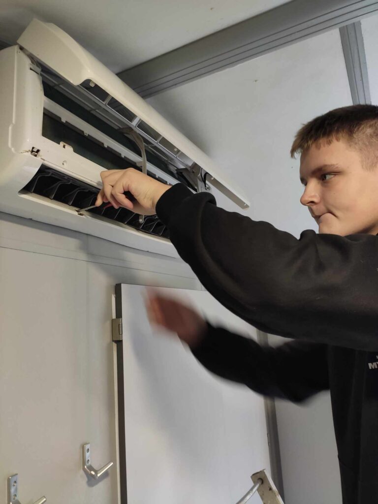 Mechatronicy galeria Praktyki Vet we Francji (6)