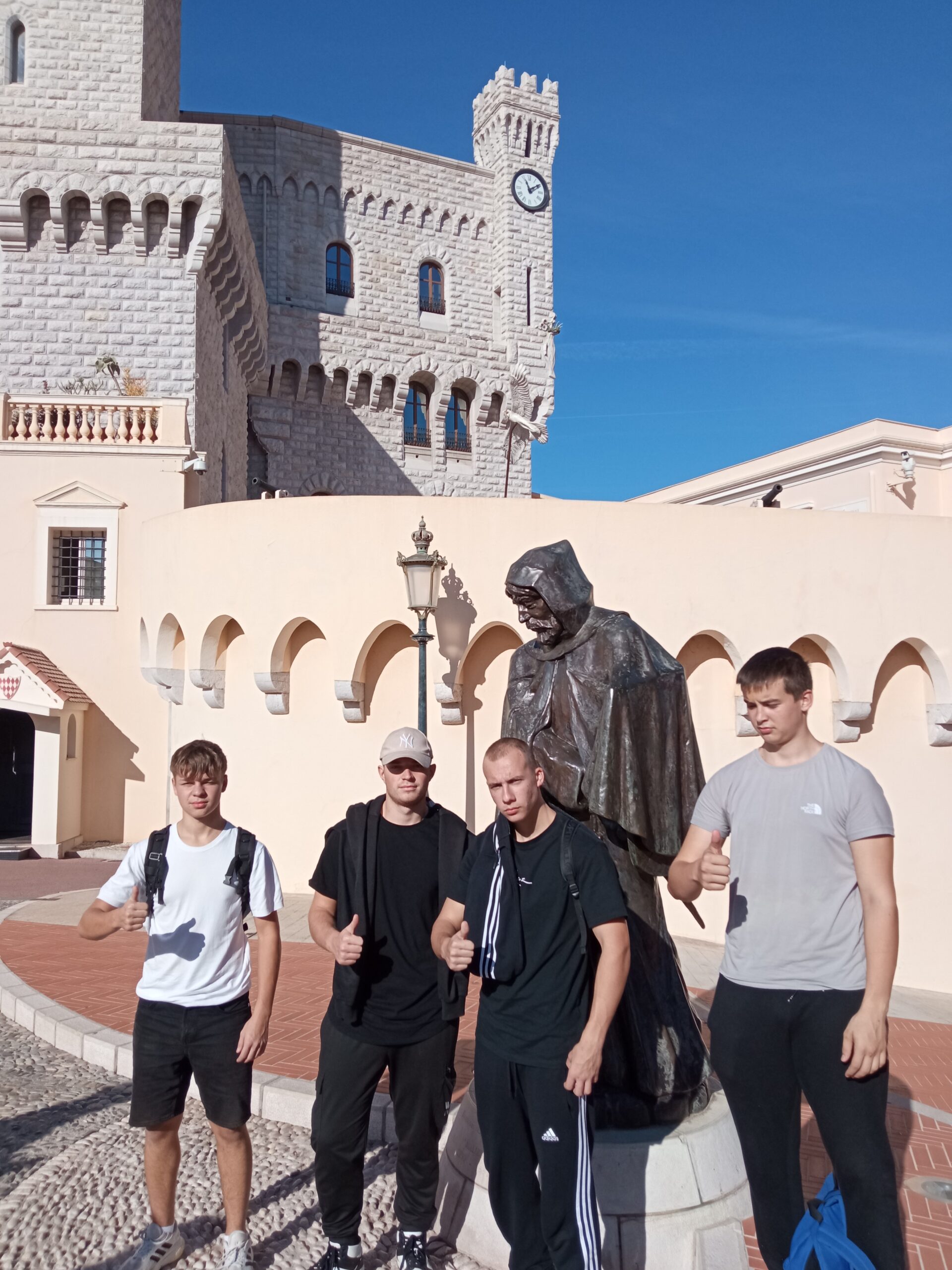 Praktyki Vet we Francji- kuturowy galeria pionowa (5)